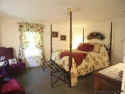 Alpine Haus Bed & Breakfast Inn Vernon Room photo